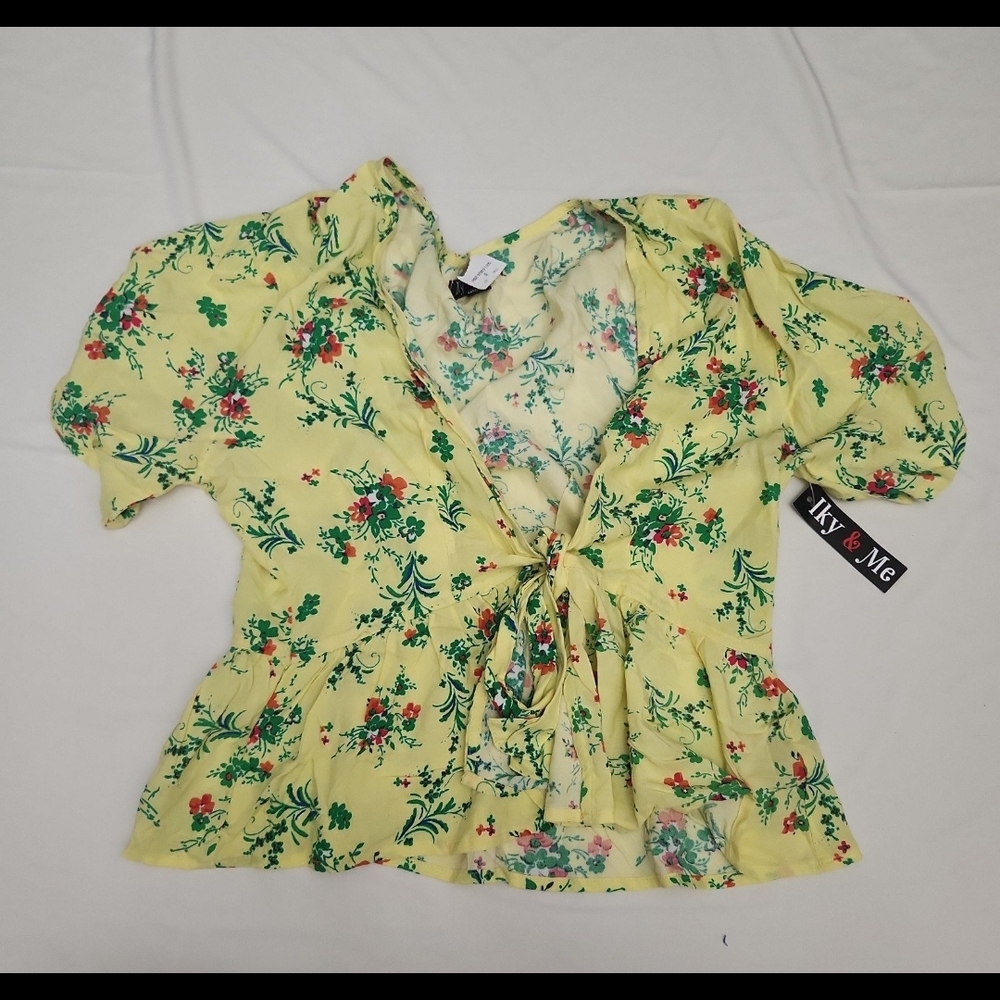 New iky & me Women's size large yellow floral Blouse #P02